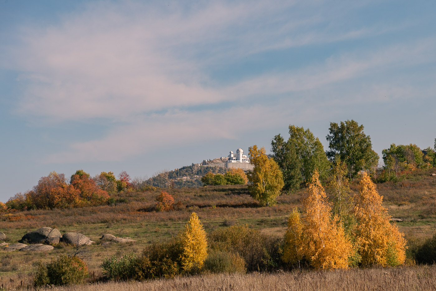 Под небом голубым...