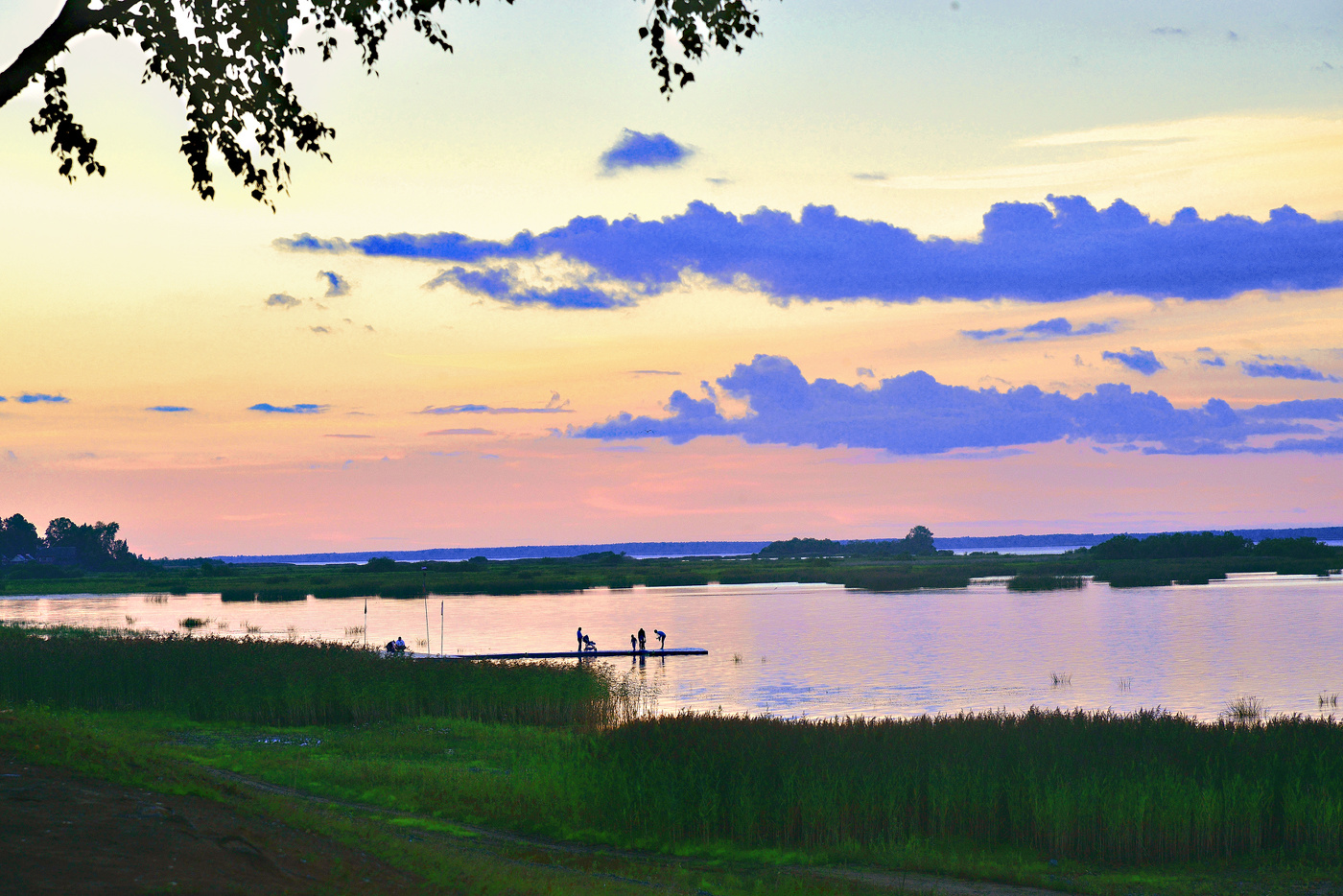 Вечер над рекой