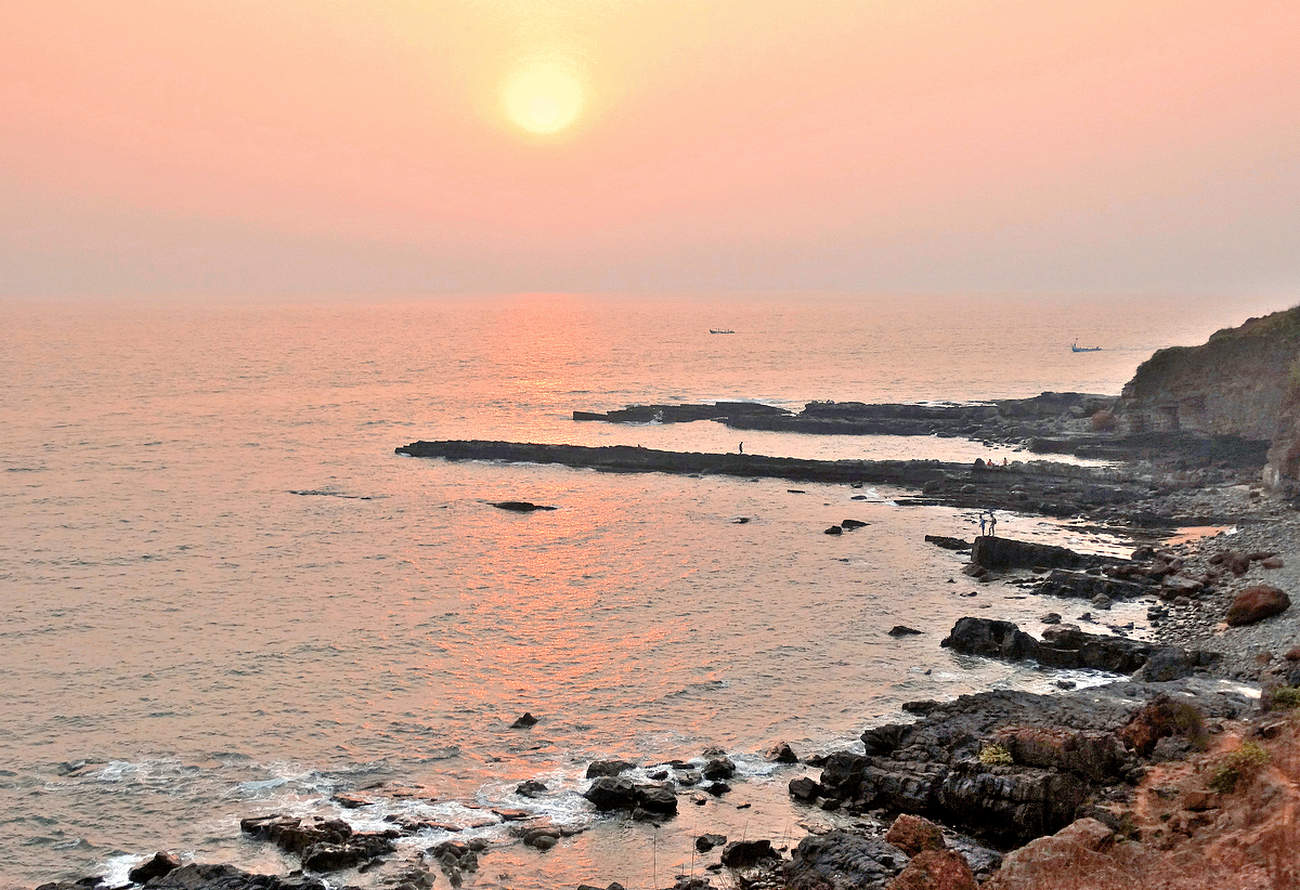 Розовый вечер на море