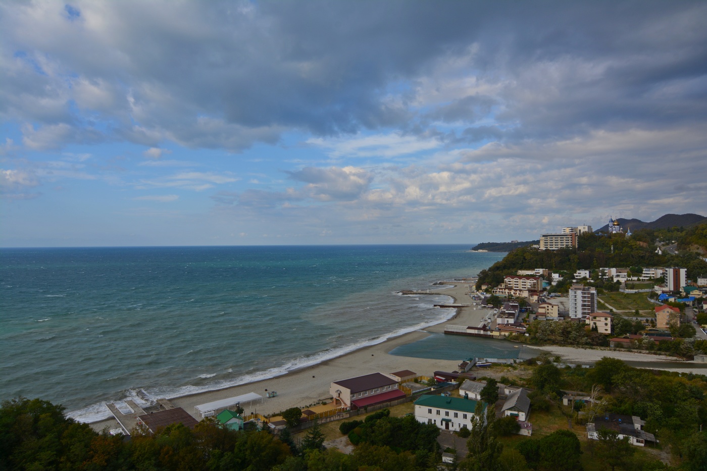 Небуг. На море шторм.