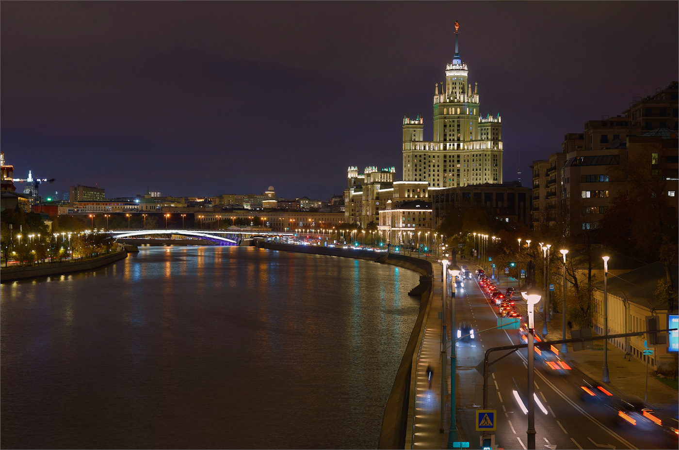 Котельническая набережная осенним вечером...