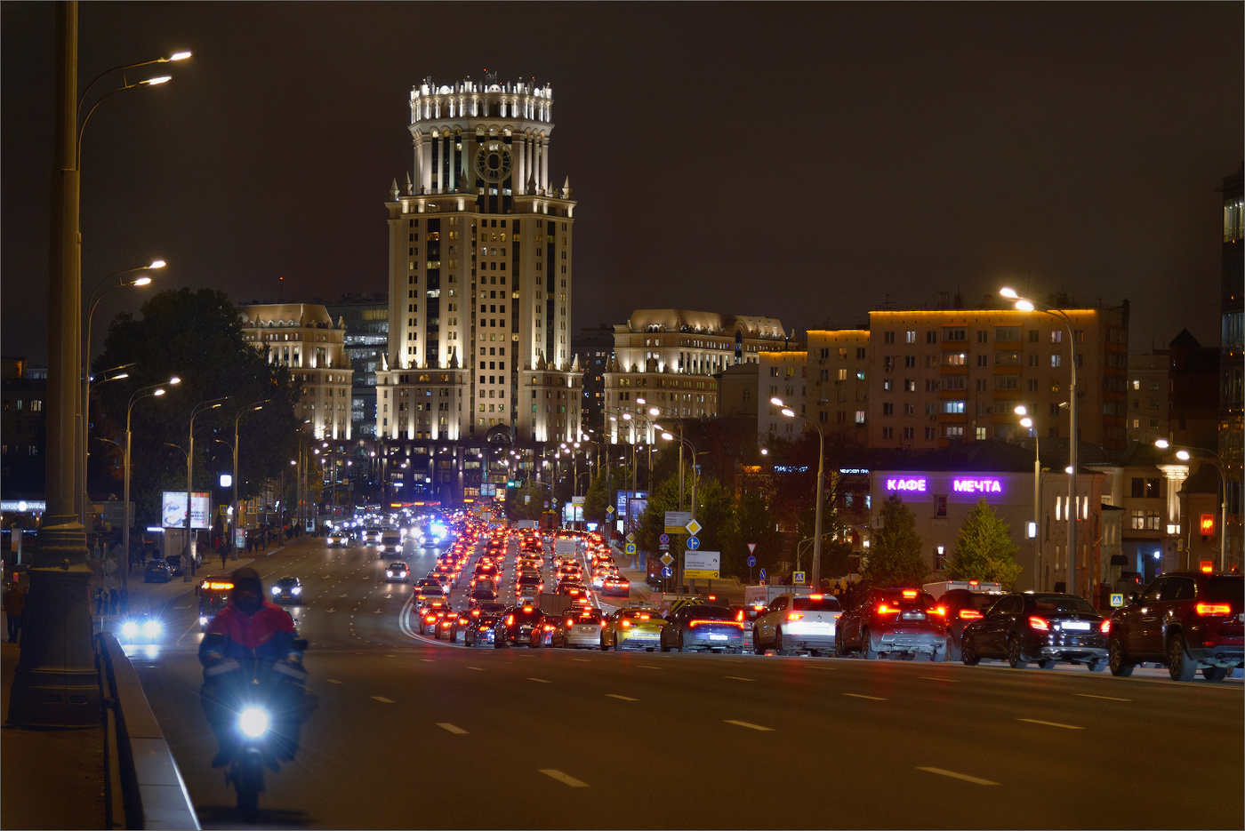 На Садовом вечером...