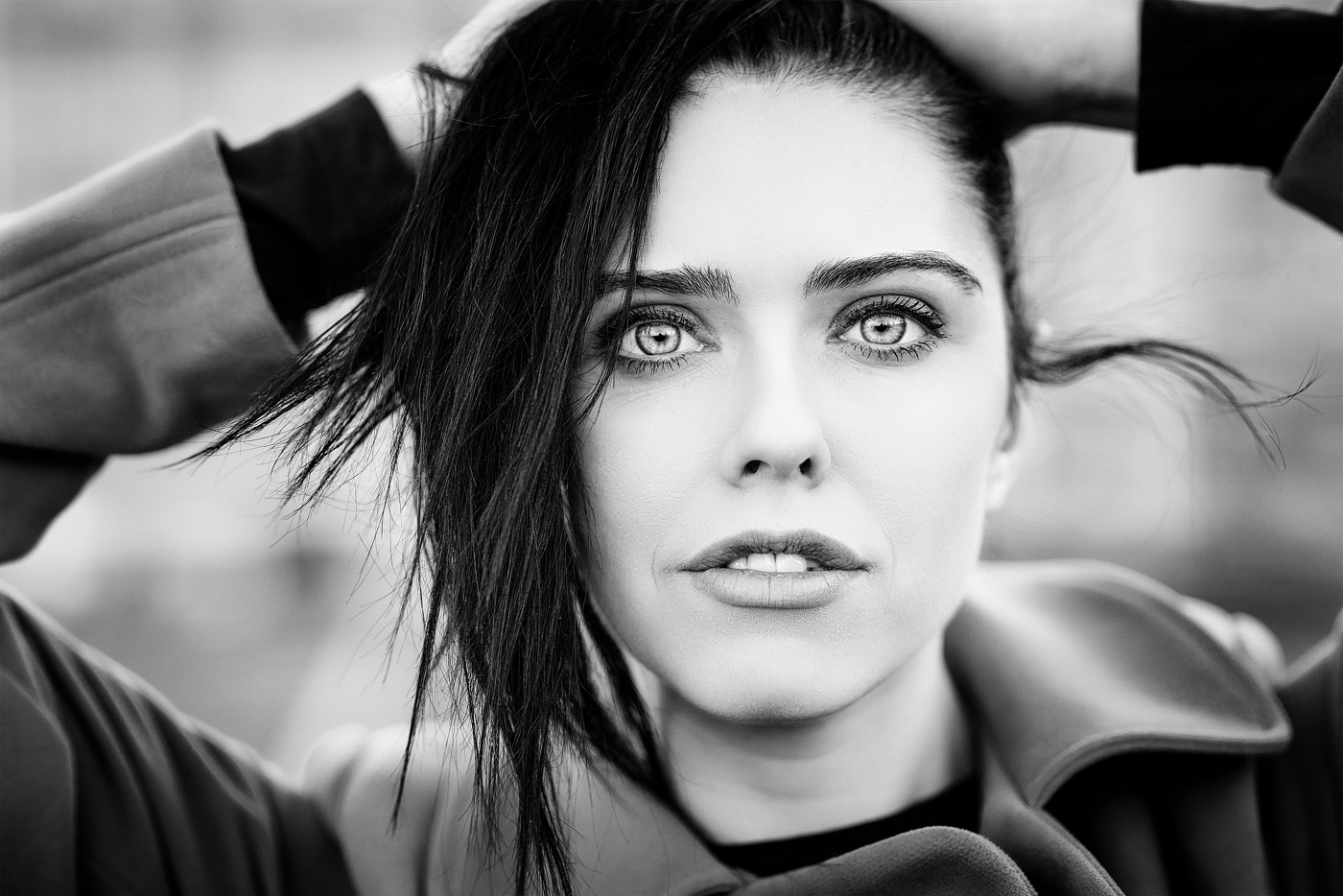 В синем море, в белой пене..