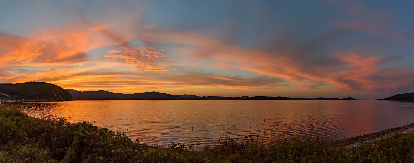 Вечер в бухте Южной
