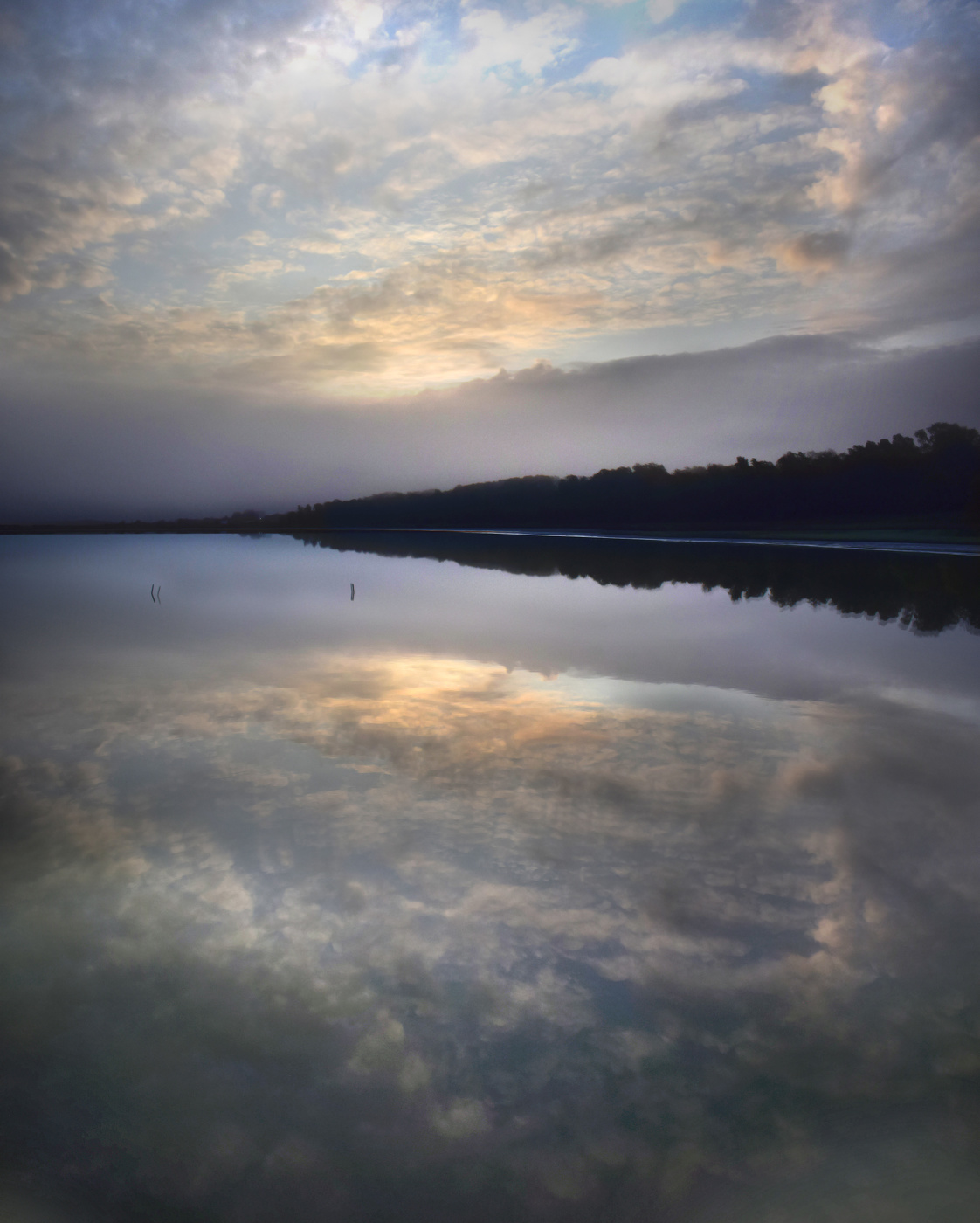 На озере ранним утром