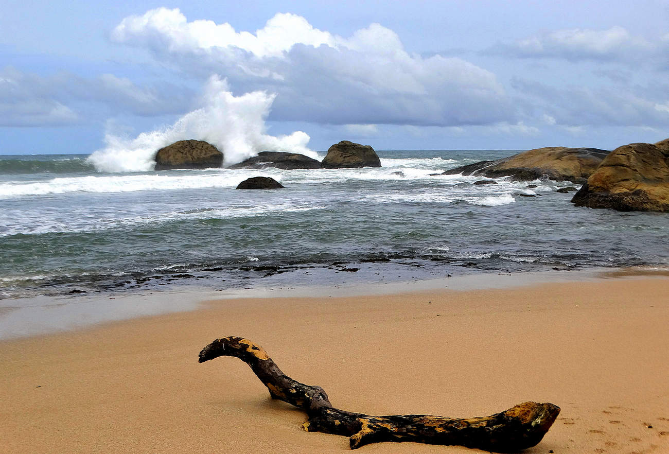 Волны стремятся к облакам
