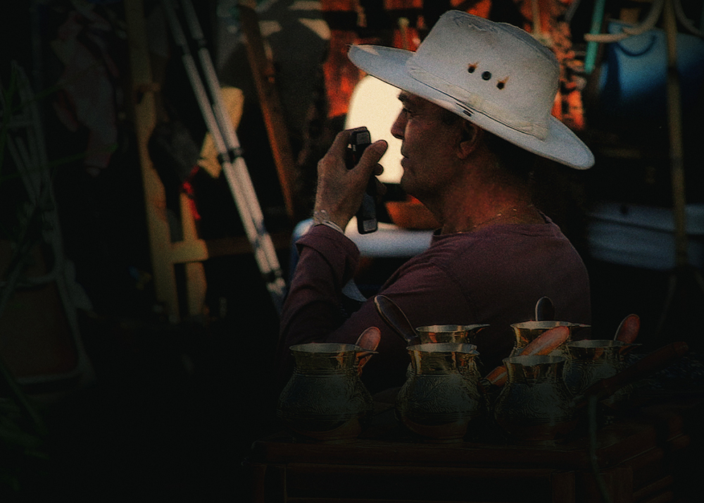 Продавец всего...