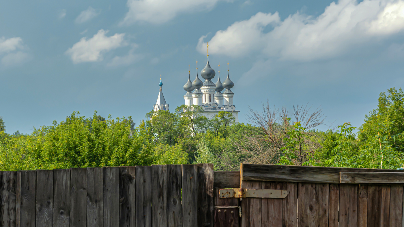 под небом голубым ...