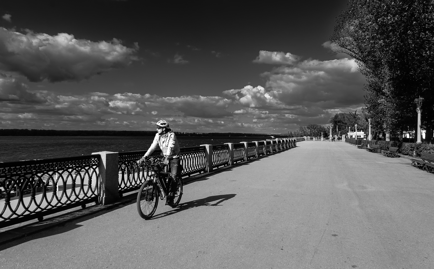 Вдоль по набережной