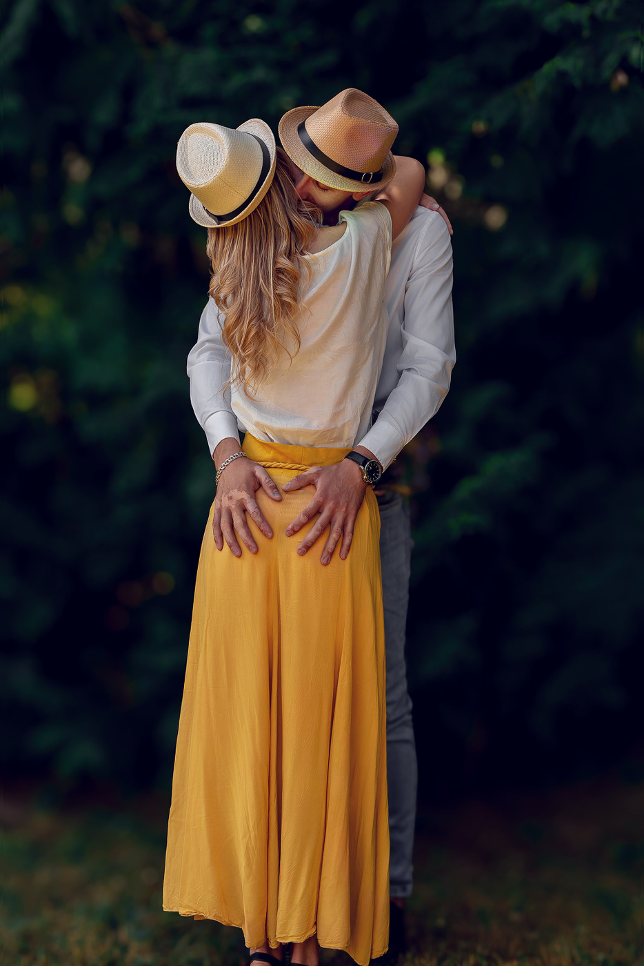 Напиши мне губами на теле моём, Что нужна я тебе, что мы будем вдвоём…