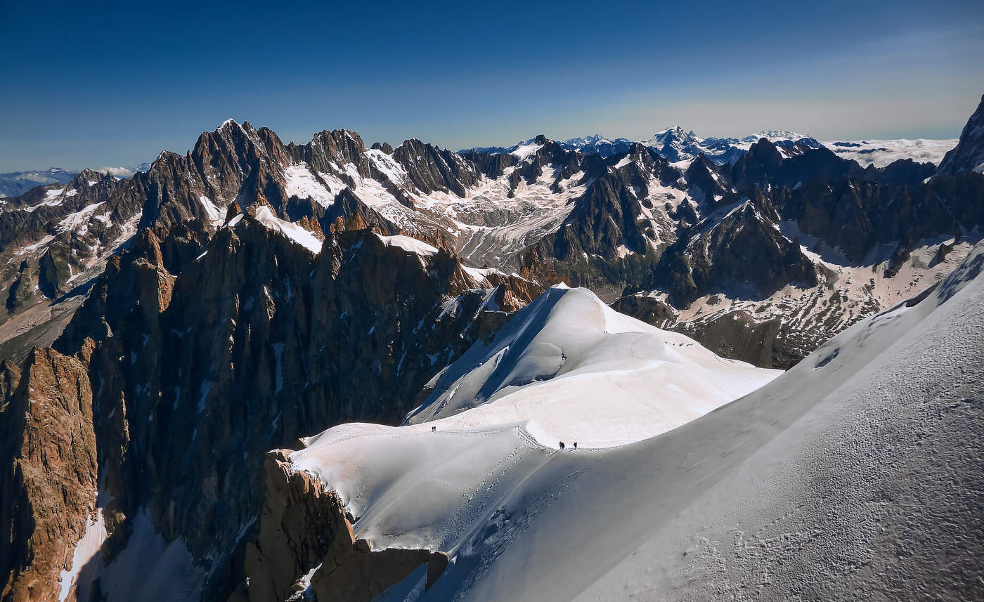 Гляжу, поднимается медленно в гору... (с)