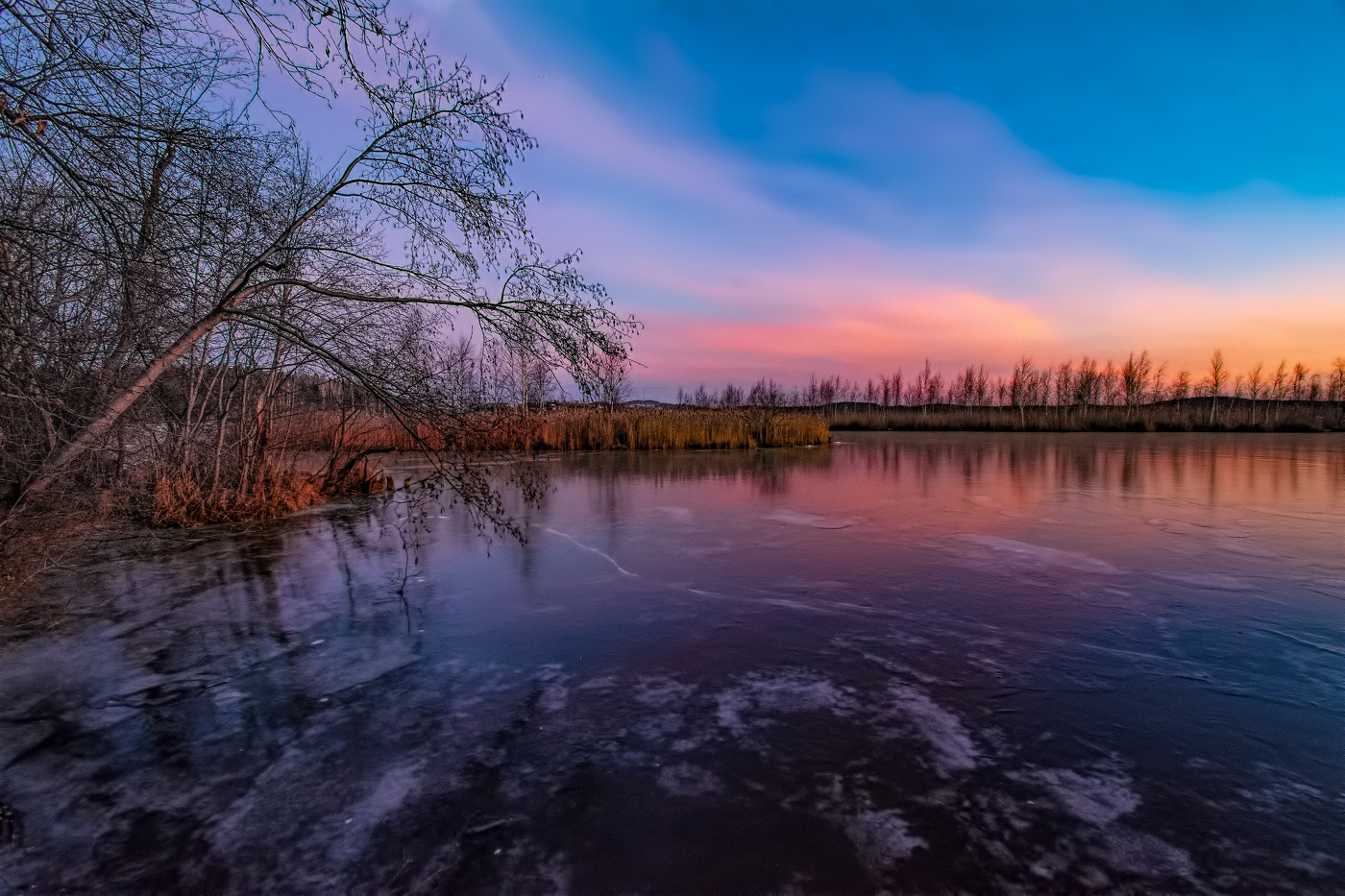 Утро красит нежным цветом
