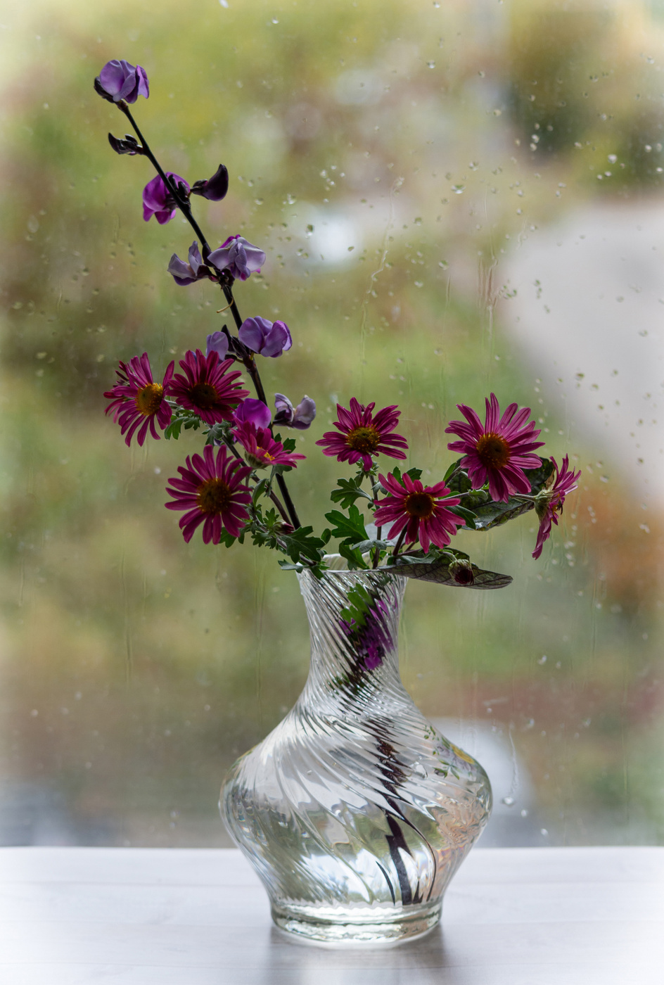 Осенний дождь стучал в окно...