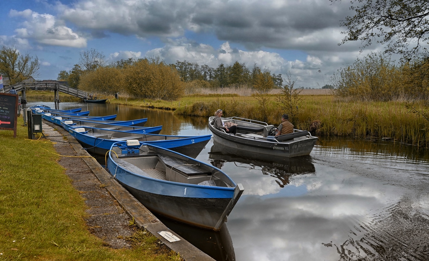 Мы на лодочке катались