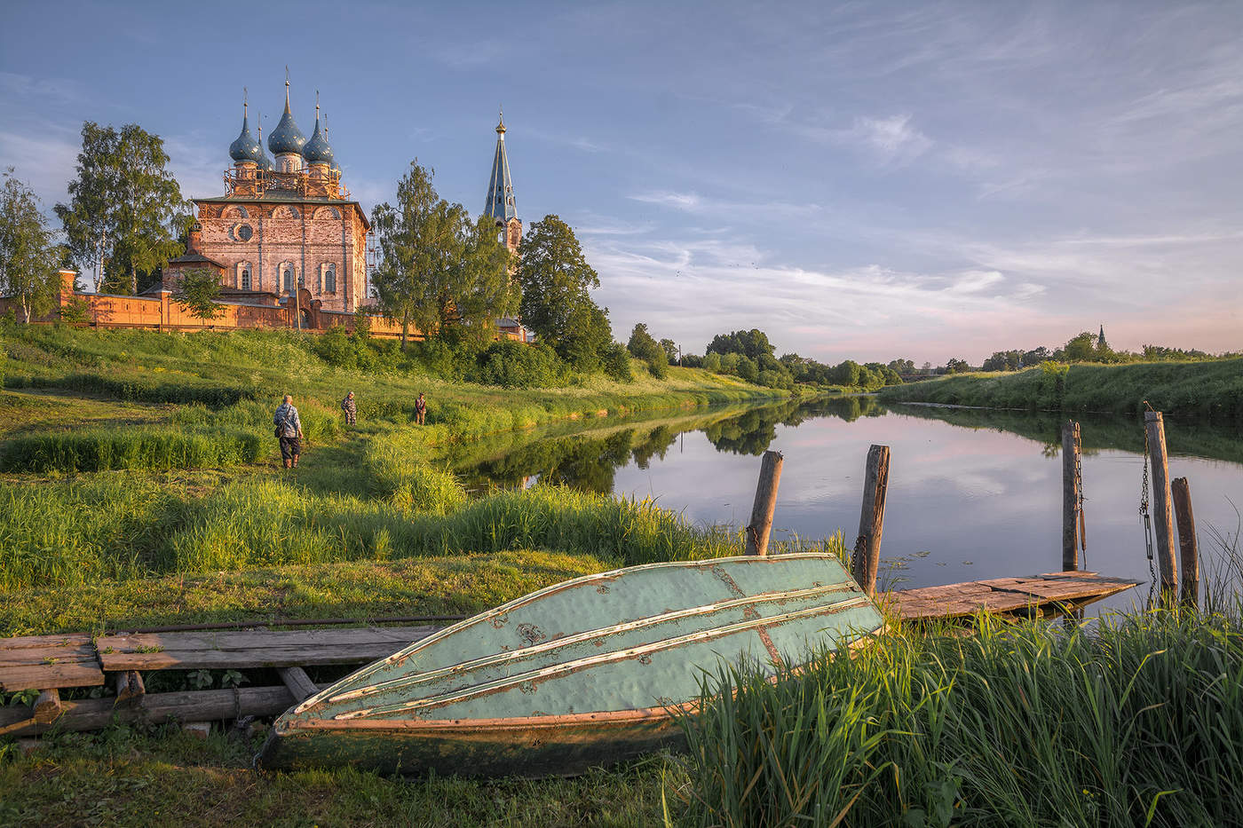 По любимым местам.