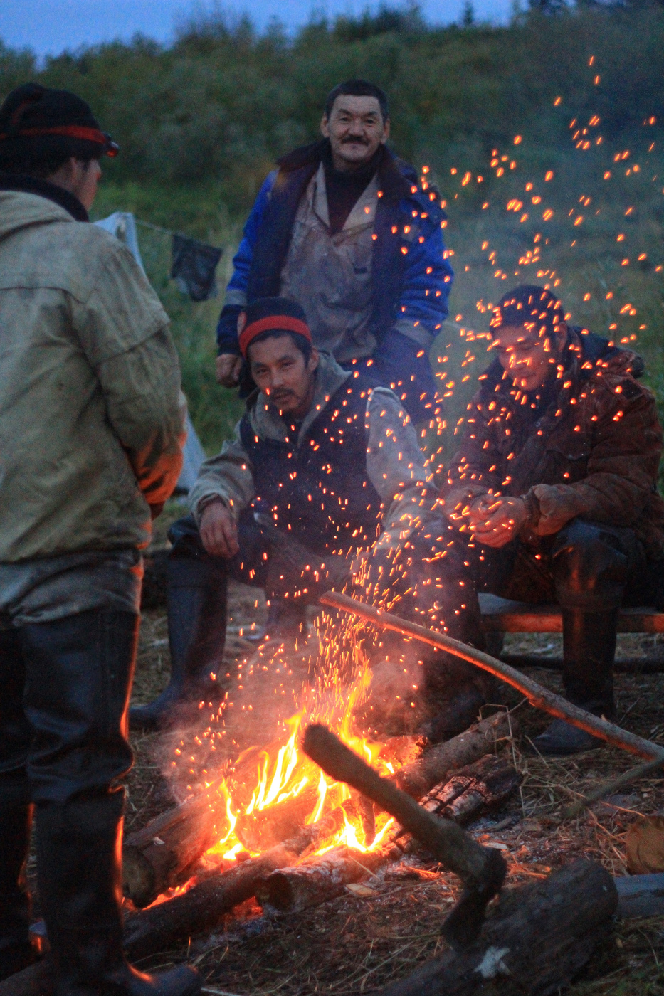 У трескучего костра…