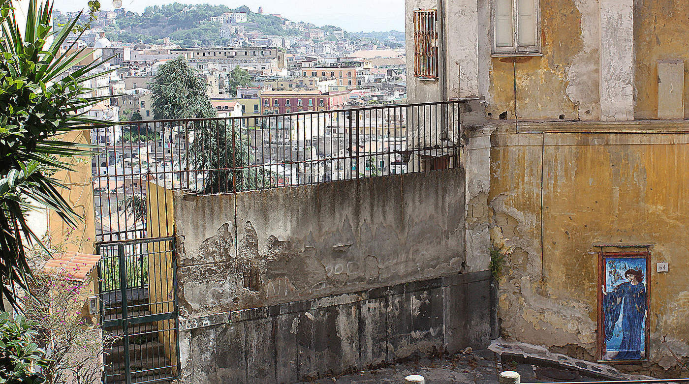 Уголок дворика