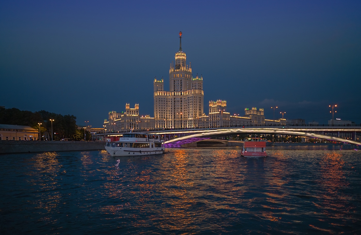 Вечером по Москва-реке