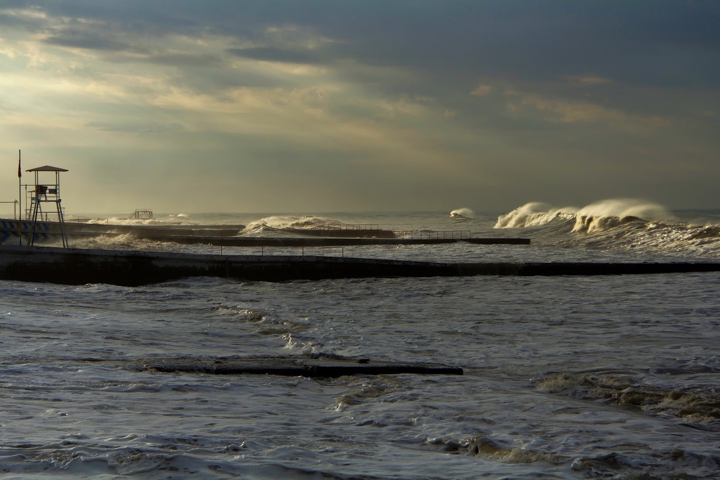На рассвете .