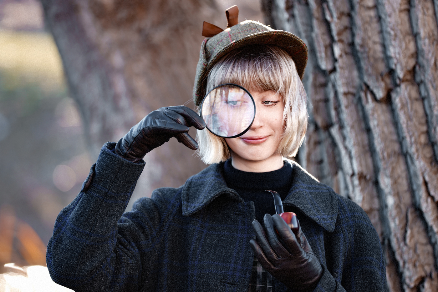 Мисс Холмс ведет дознанье