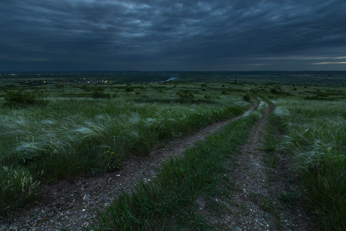 Проходит ночь