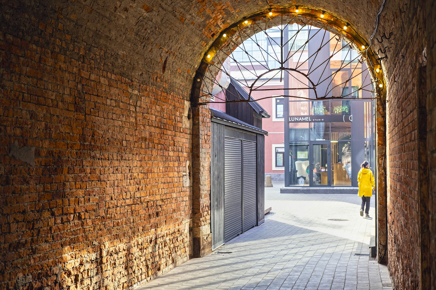 Взгляд через арочный пролёт