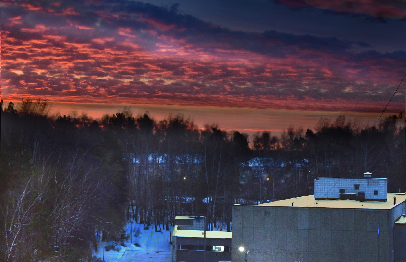 Город поздней осенью, светает.