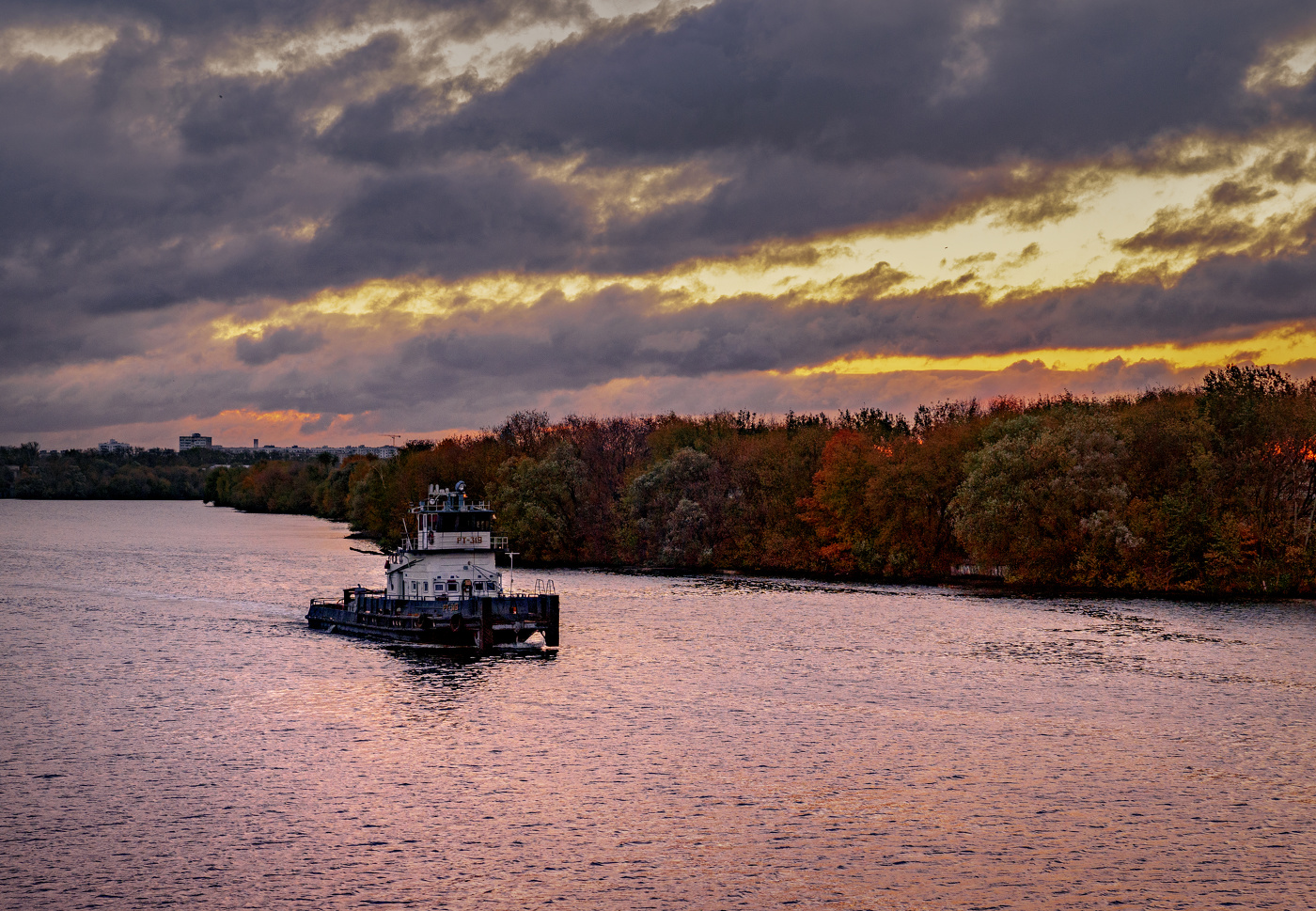Рассвет на реке