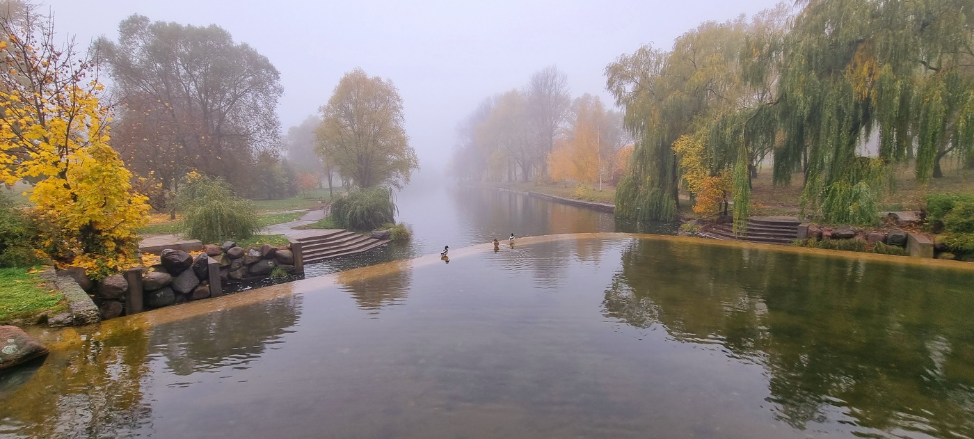 Осеннее утро в большом городе...
