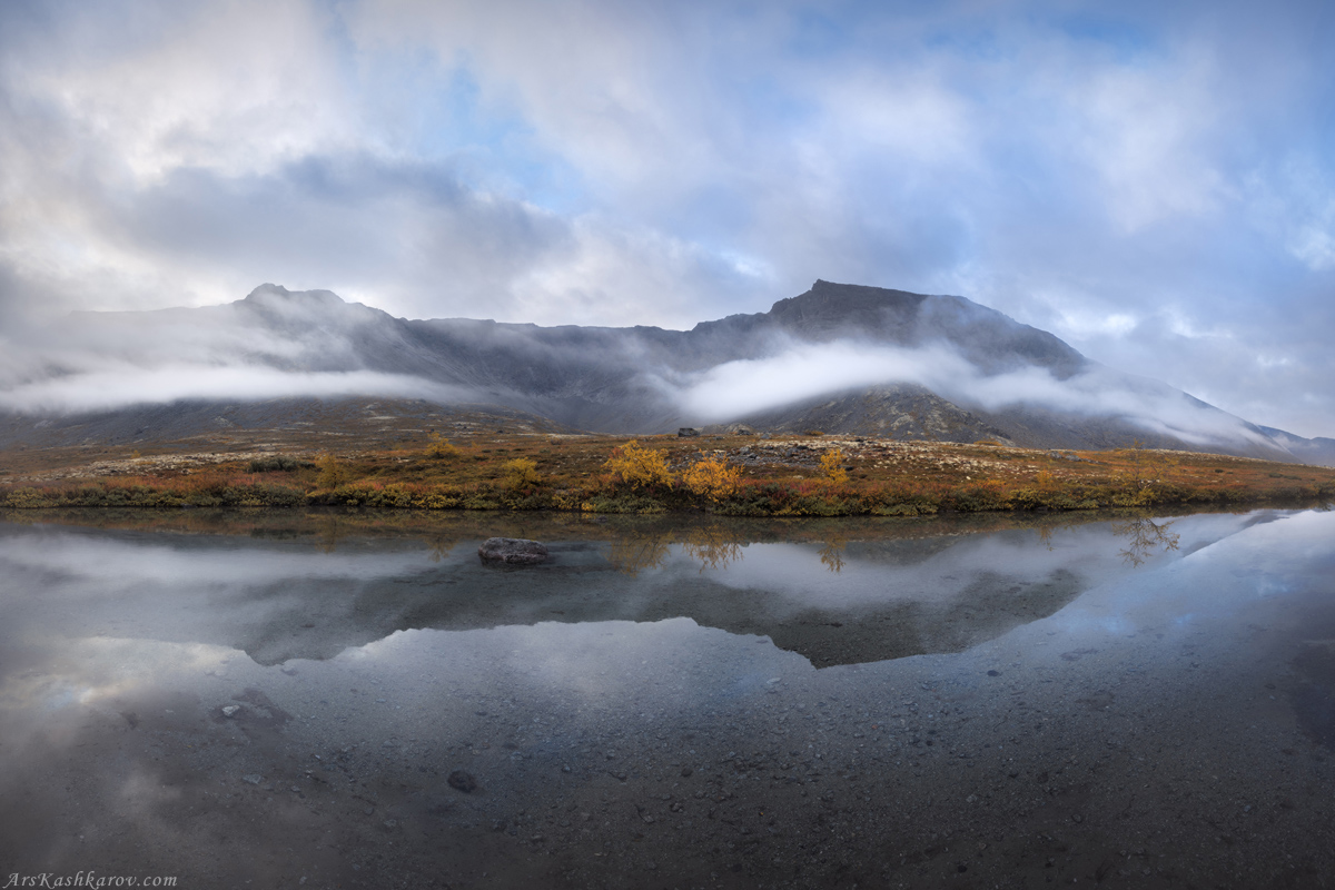"Туманные отражения гор"