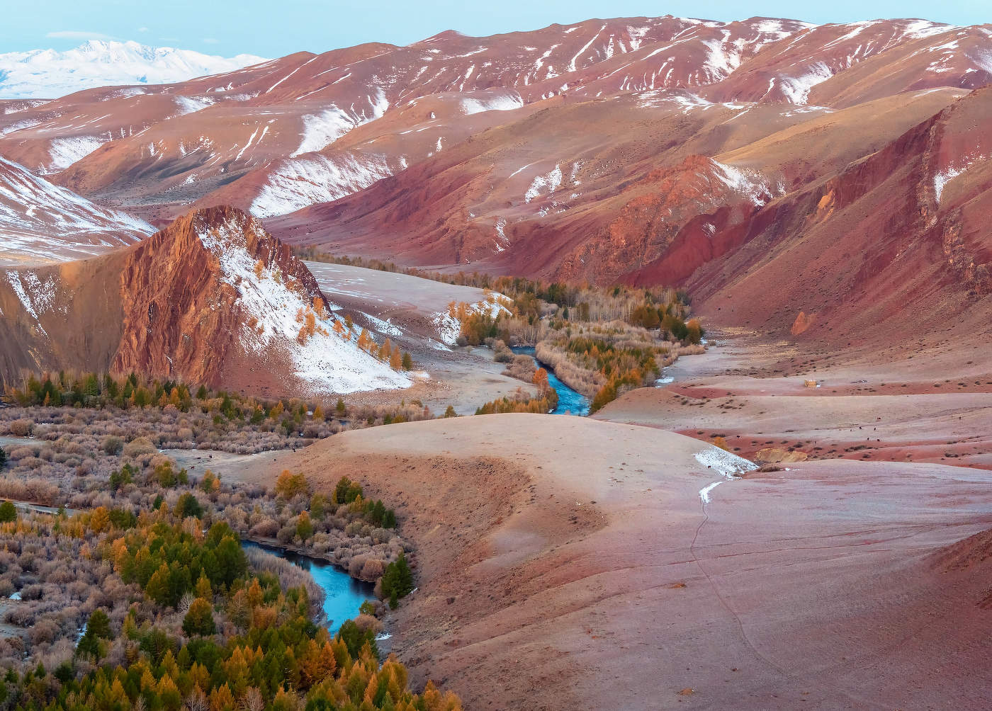 Морозное утро октября. Долина реки Кокоря. Алтай.