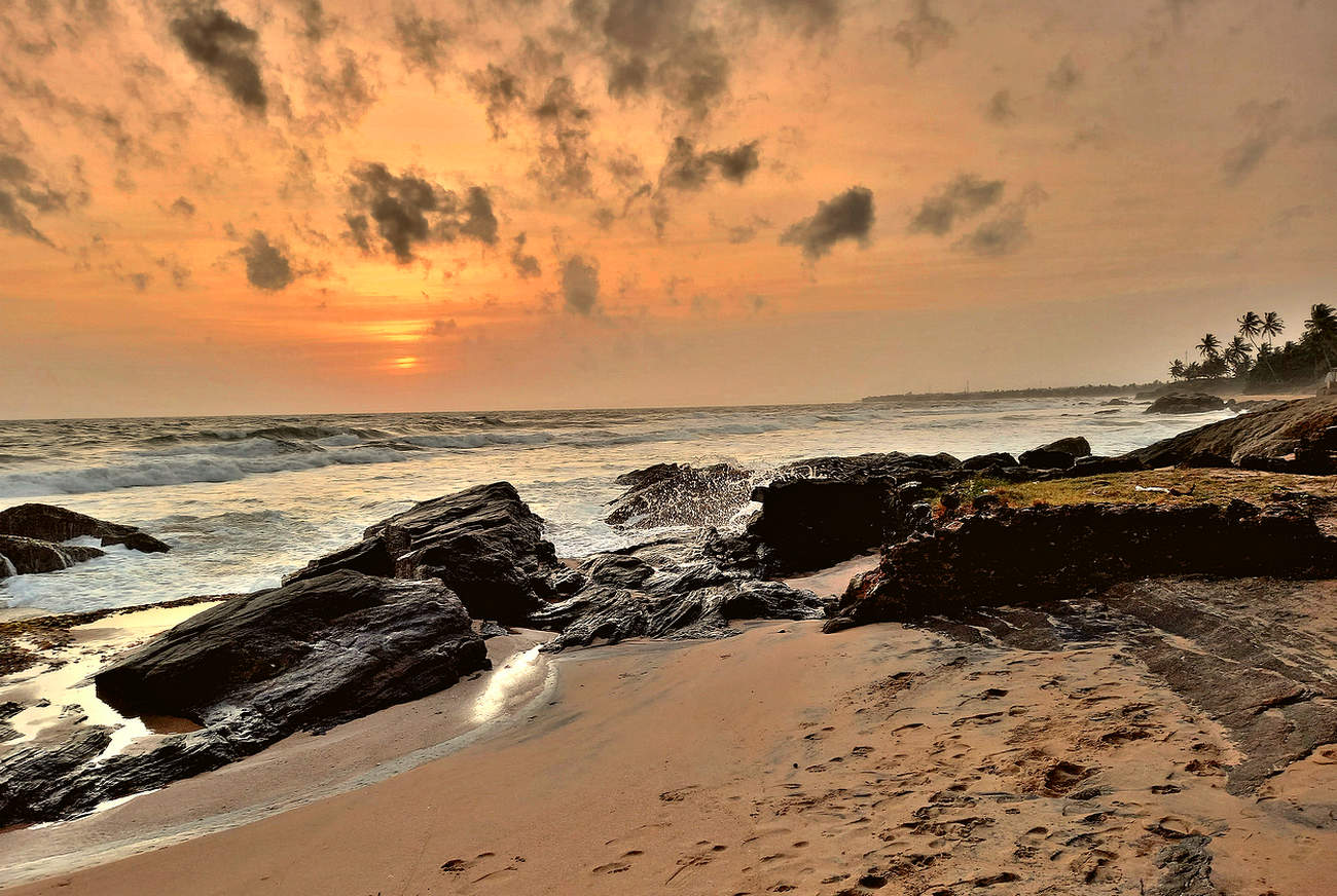 Чёрные облака на закате