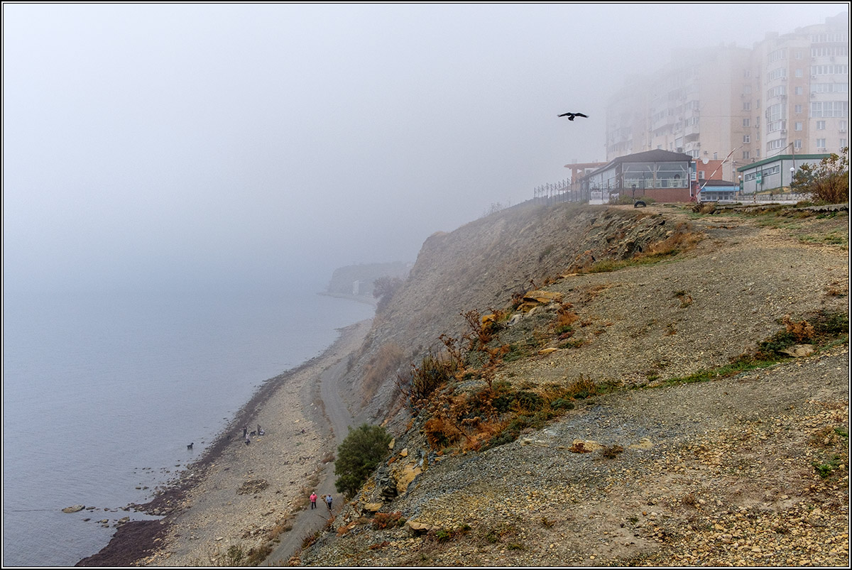 То туманы, то шторма или море прекрасно а любую погоду.