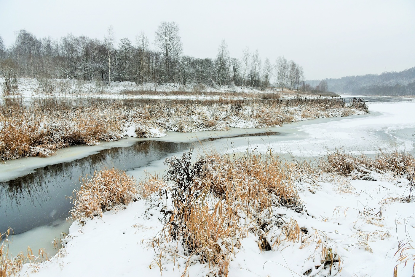 "Зима уже за дверью притаилась с холодным сердцем, ледяной душой..."
