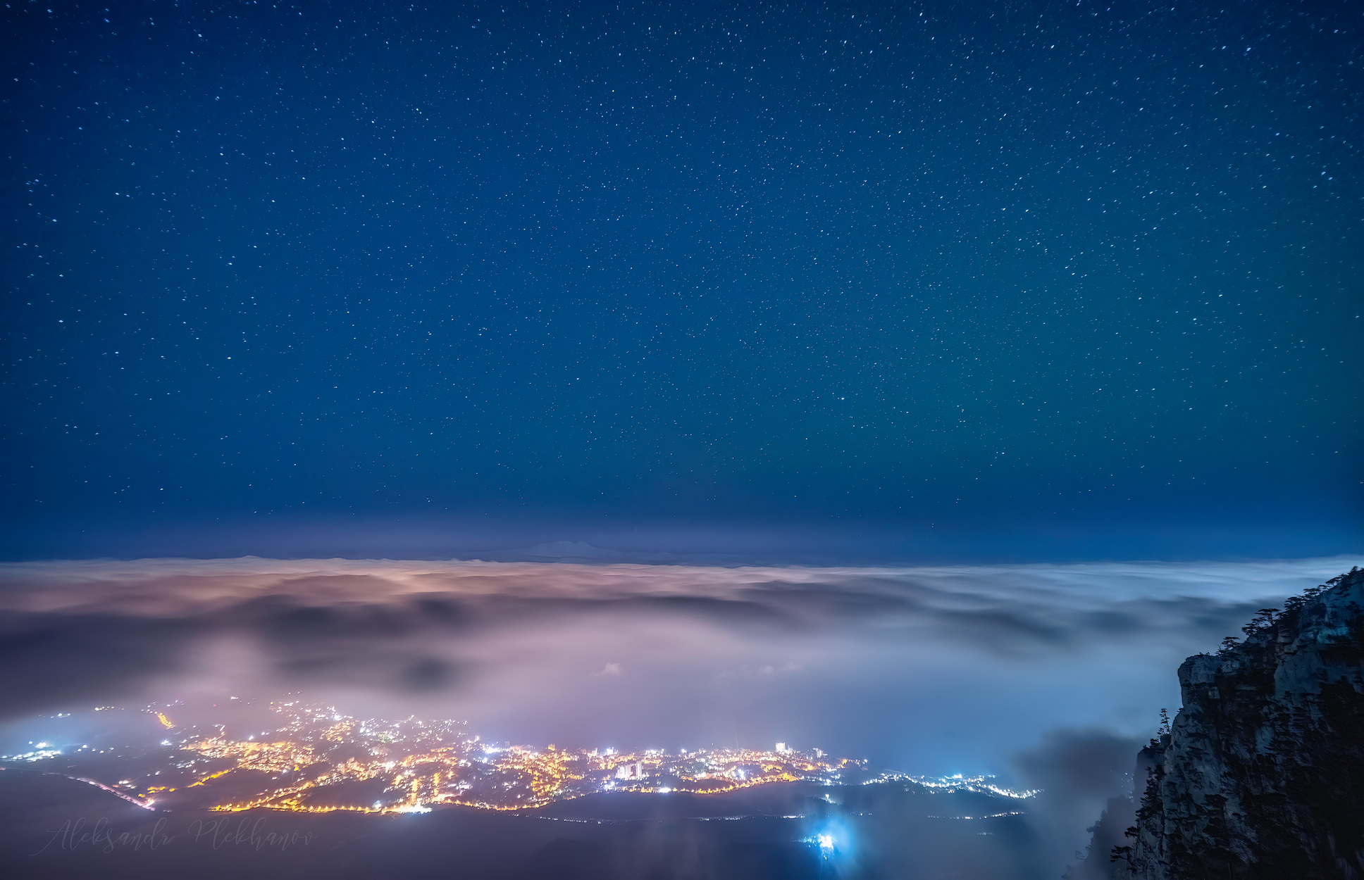 Ночь над городом у моря