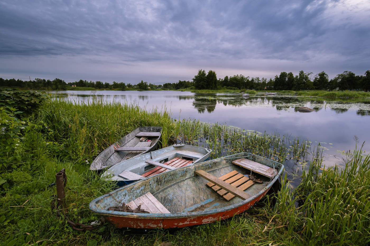 Три лодки на берегу Вуоксы.