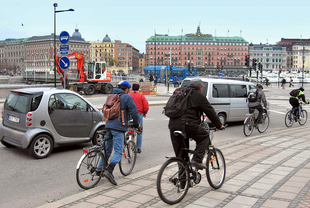 Велосипедисты по улицам Стокгольма