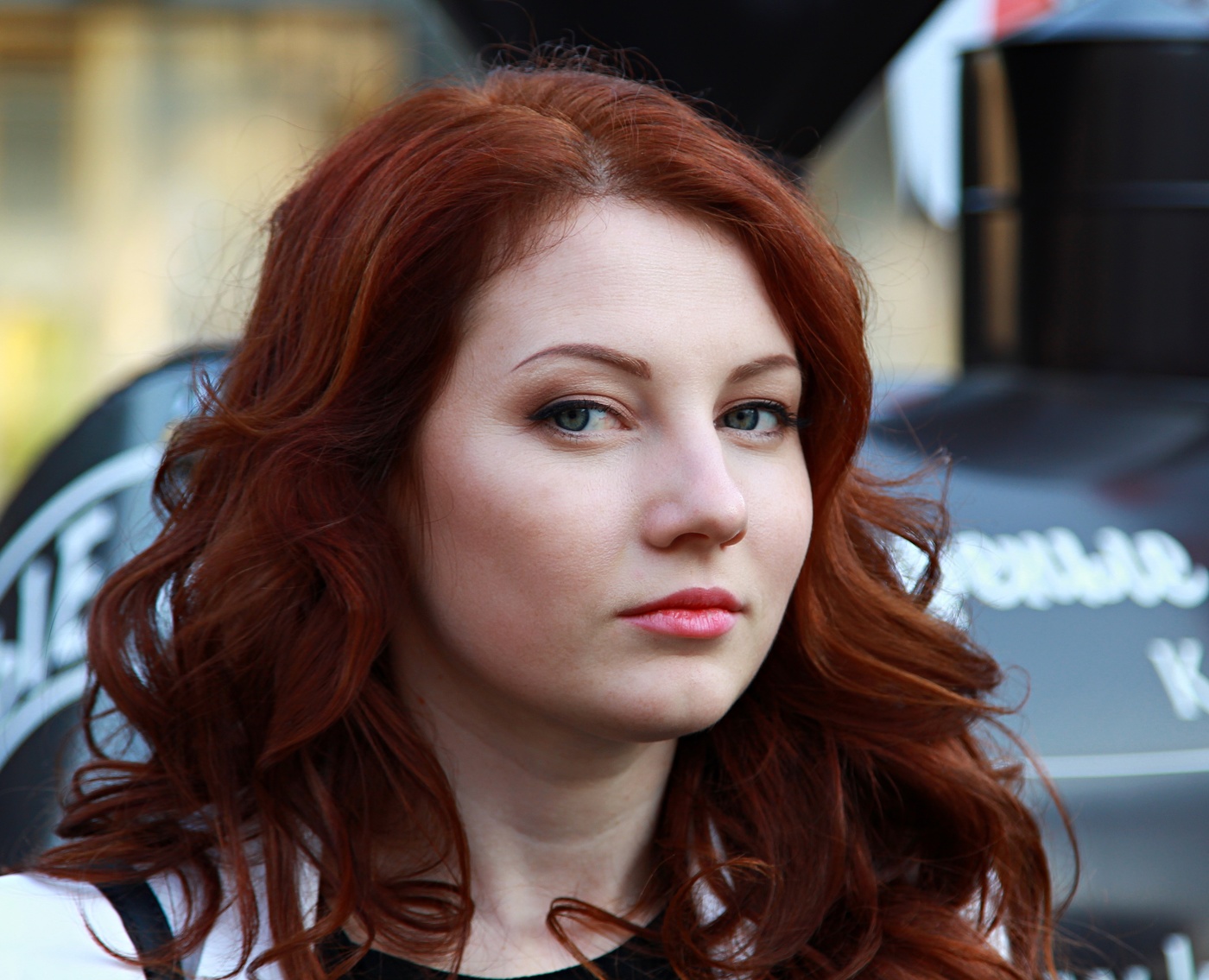 Портрет прохожей