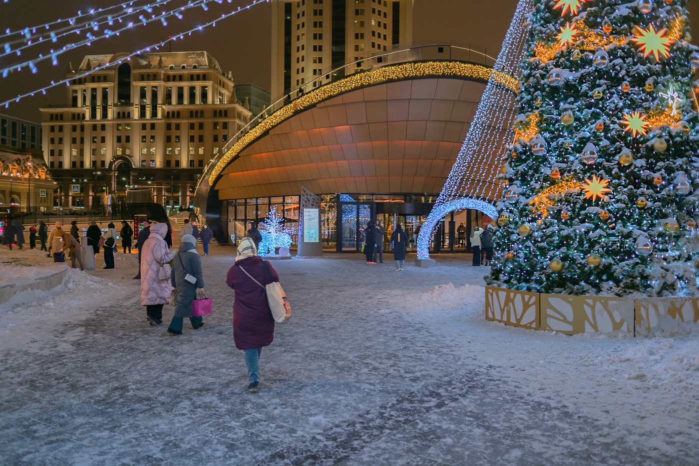 Возле ТЦ Павелецкая Плаза