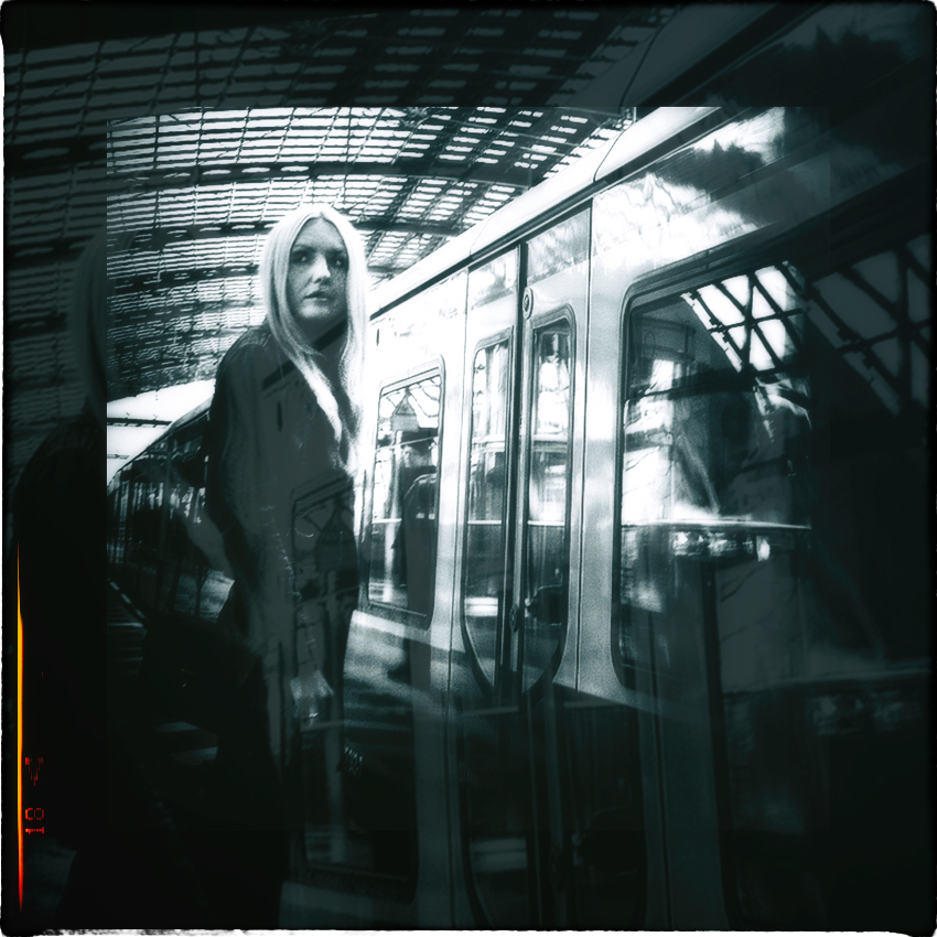 " На Варшаву падает дождь... "