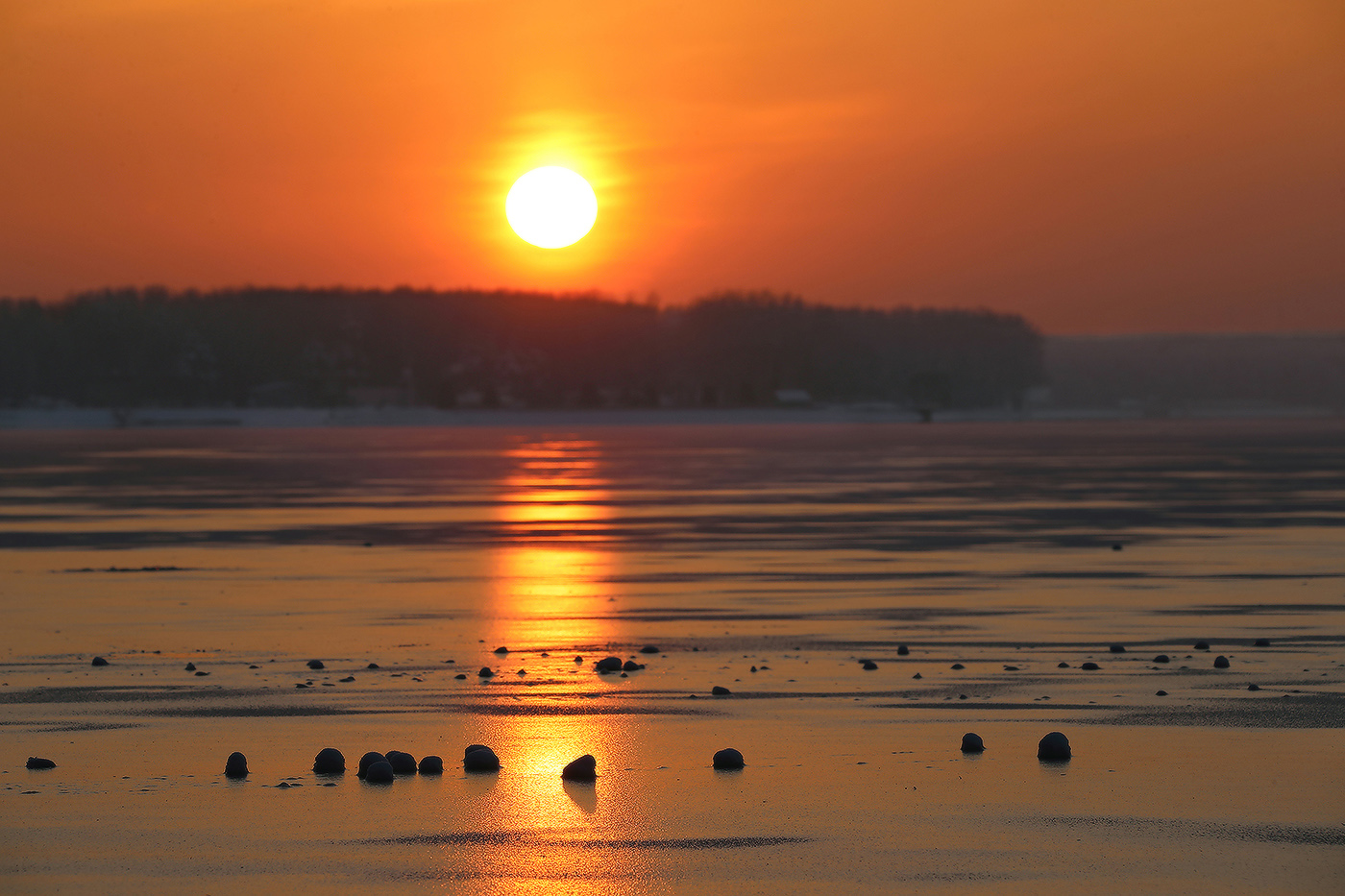 немного солнца в совсем холодной воде