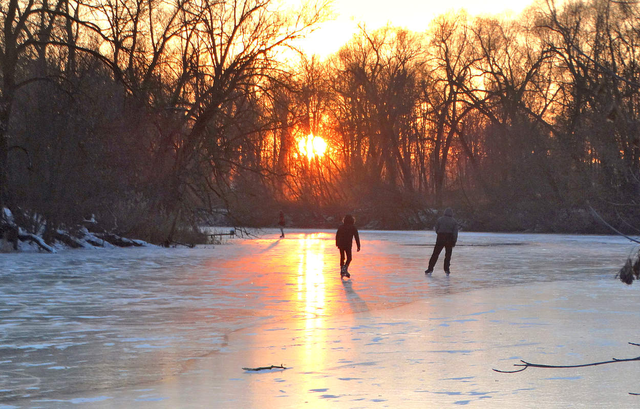 Прокатиться по первому льду