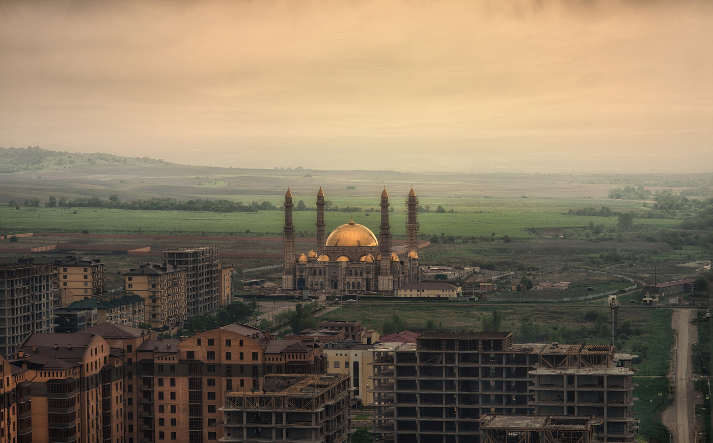 Строящаяся мечеть.