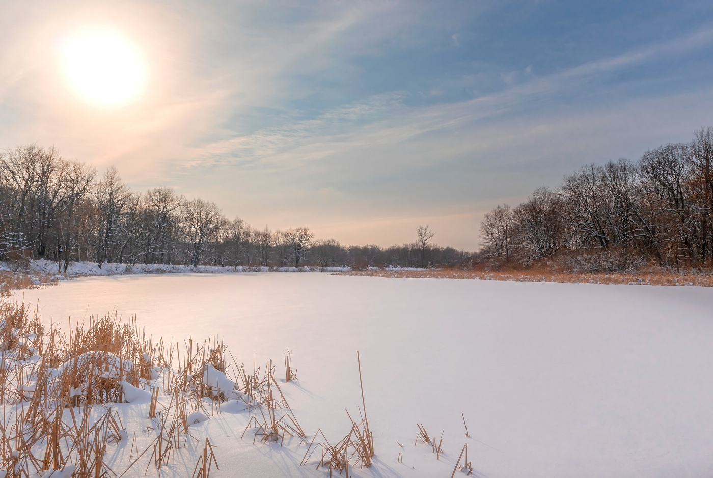 Река и солнце, вечер зимний.
