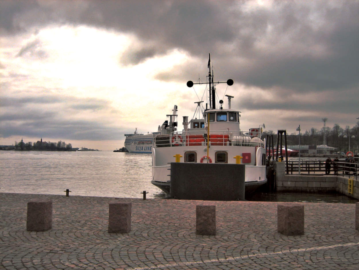 Вечером в порту Хельсинки