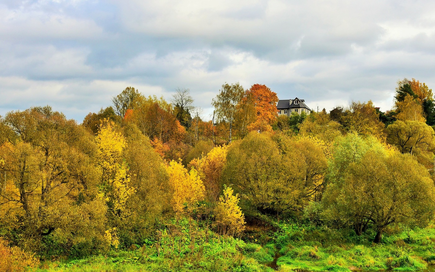 Дом окнами в Осень ...