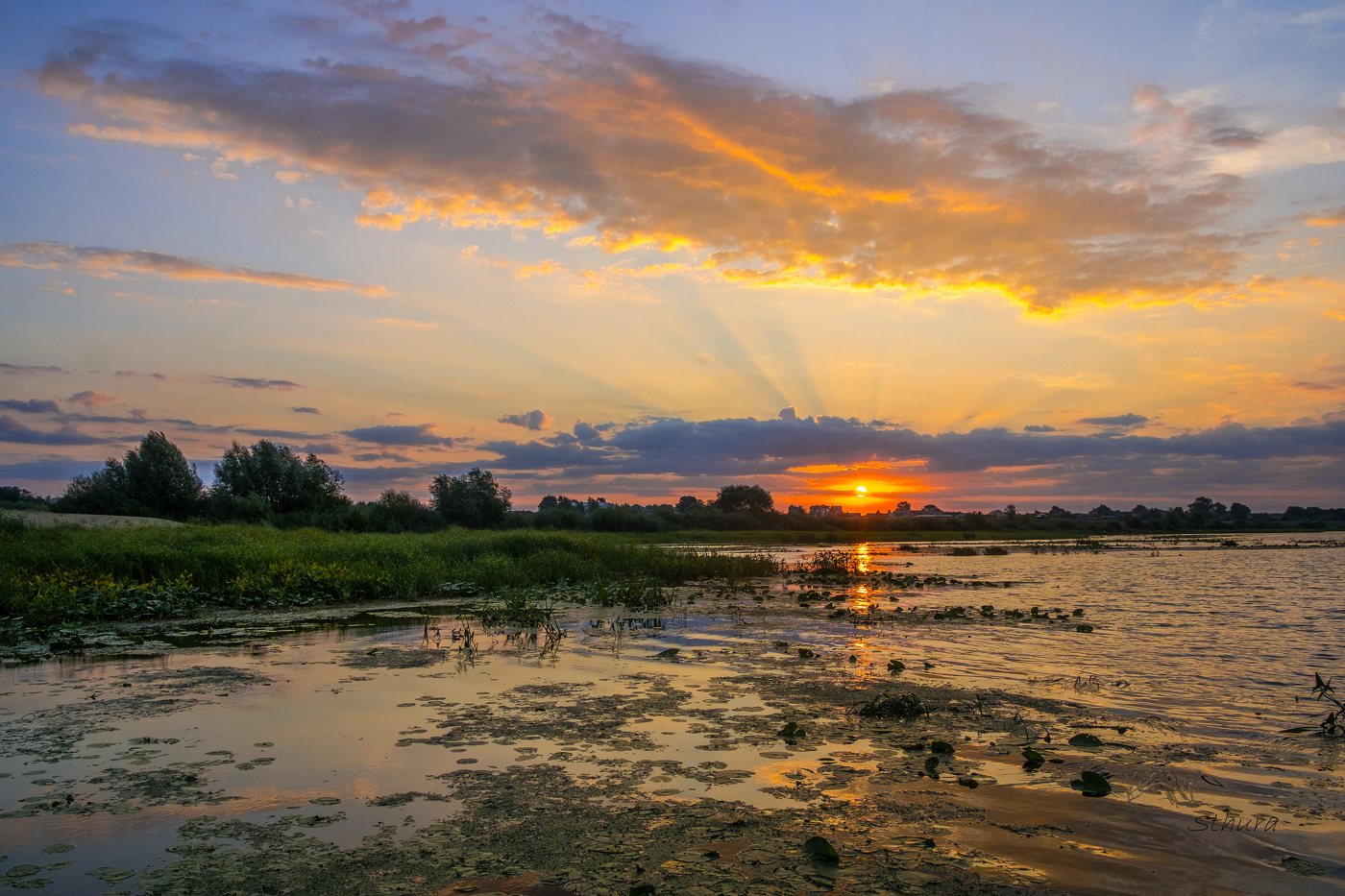 На рассвете.