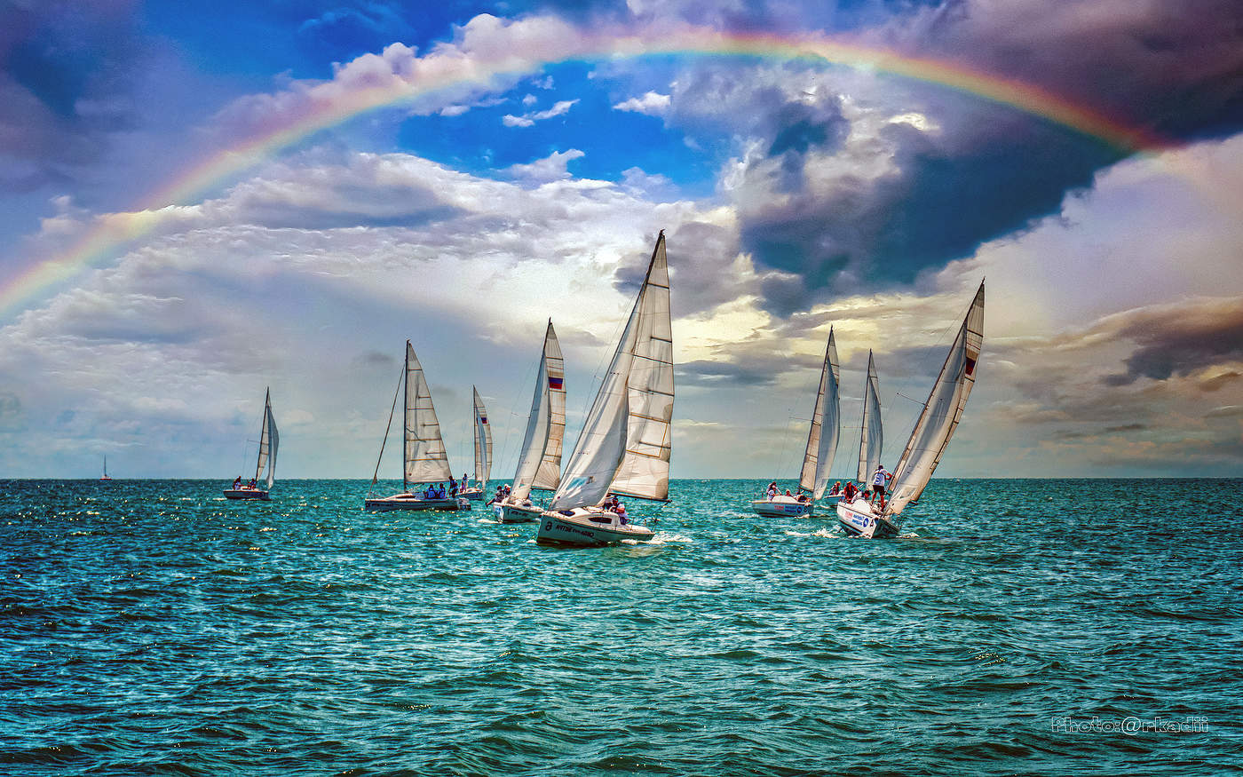 Под голубыми небесами...