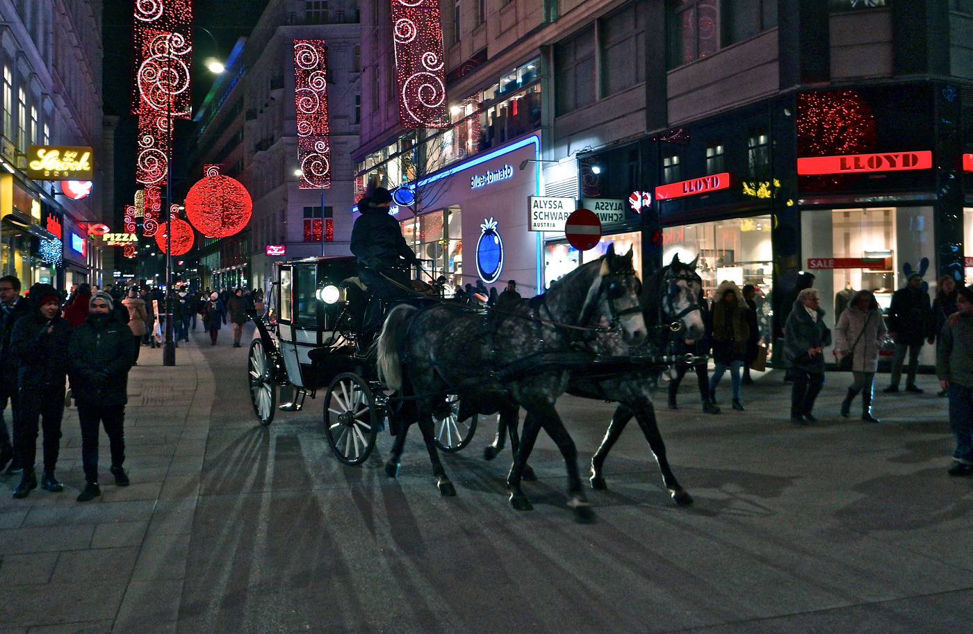 На праздничной улице