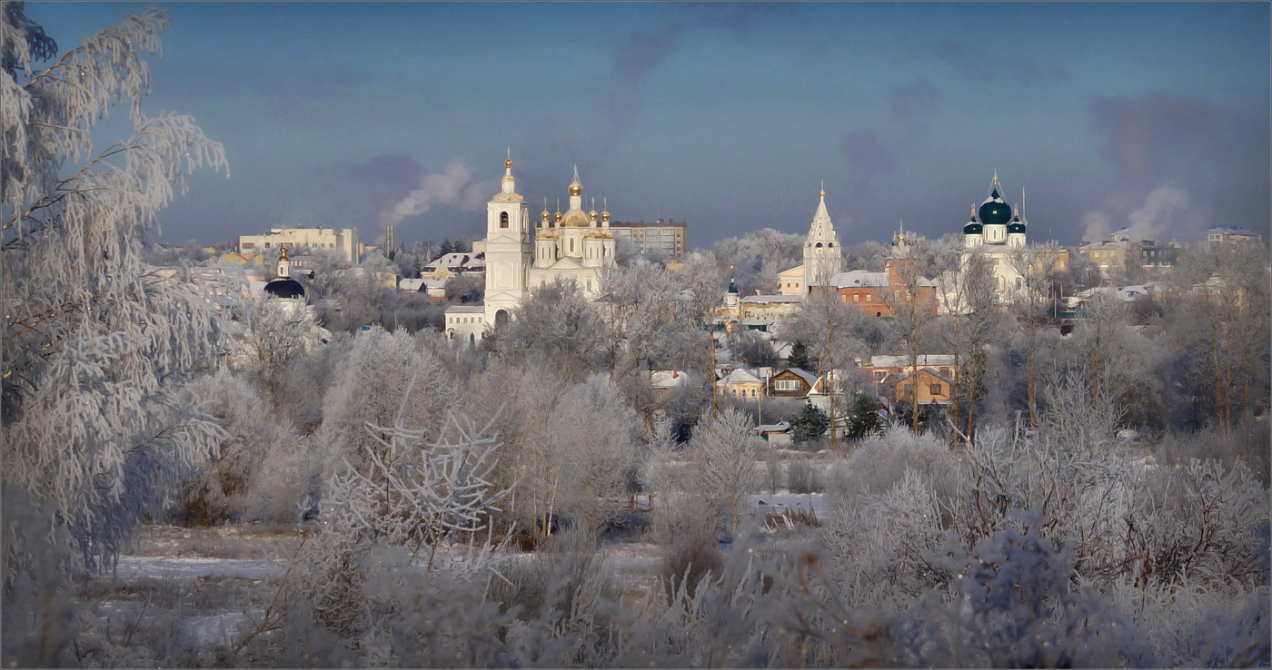 Зимой украшены